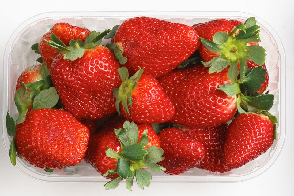 Coop-årets-første-jordbær-hunsballe